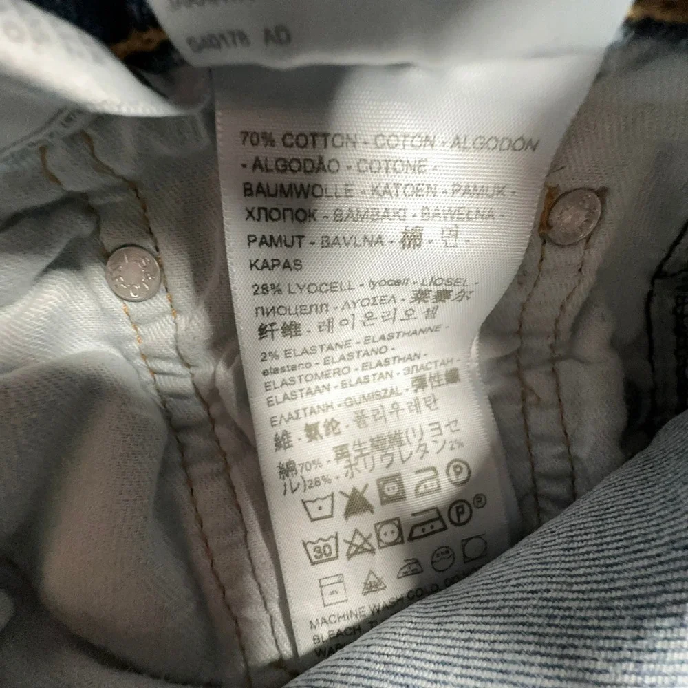 Levis measurements waist